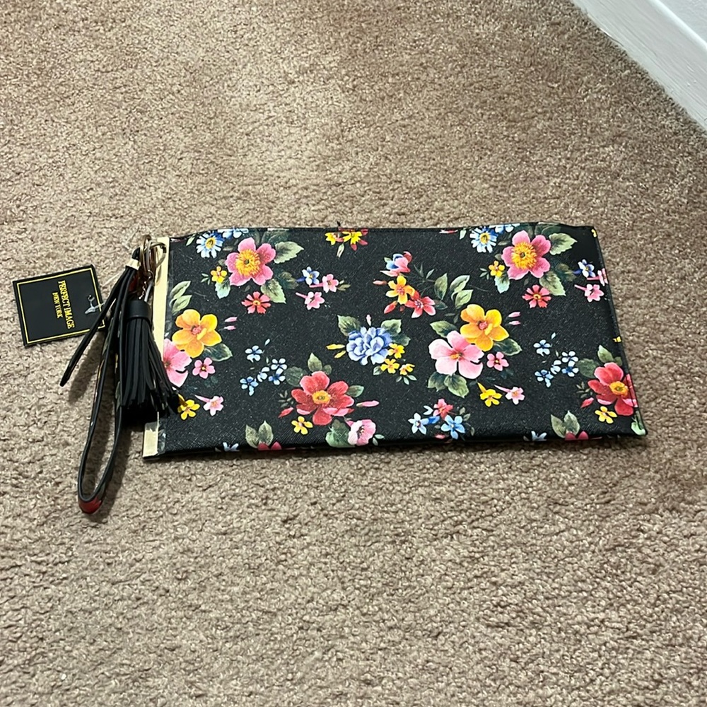 NWT large clutch